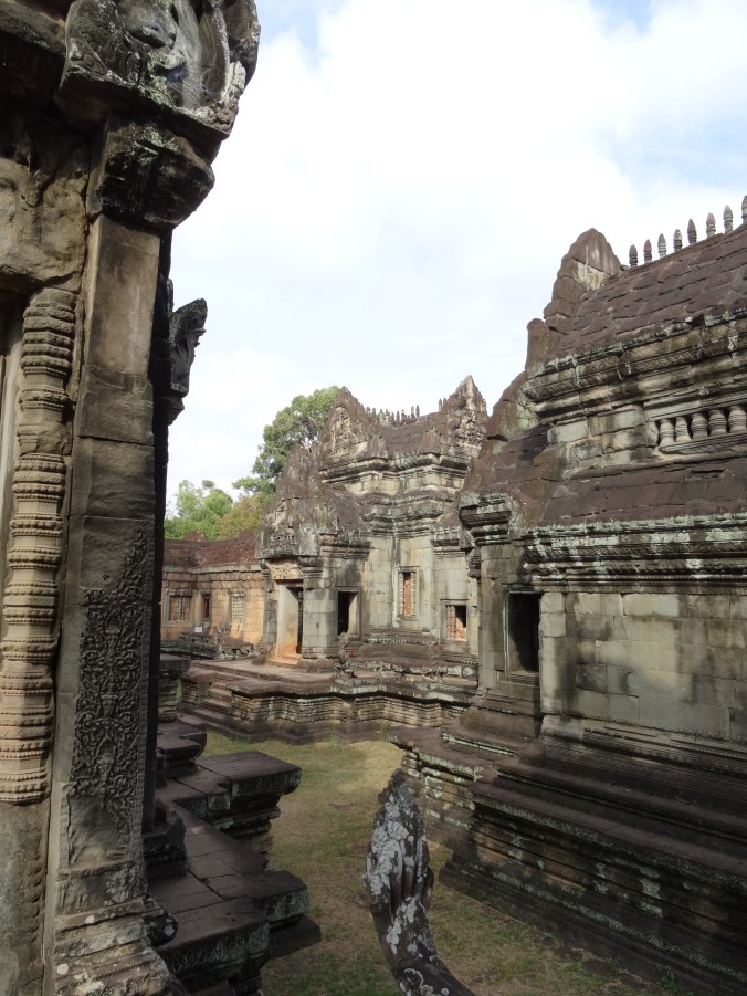 Inside Banteay Samre, now lacking it's internal moat