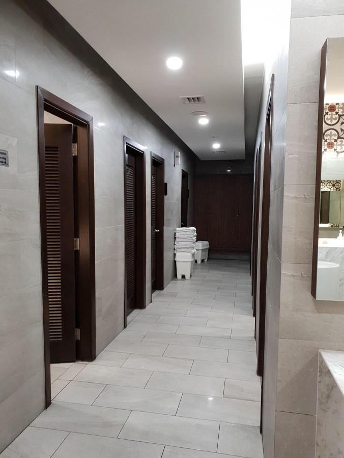 Malaysia Airlines Golden Lounge, KLIA showers