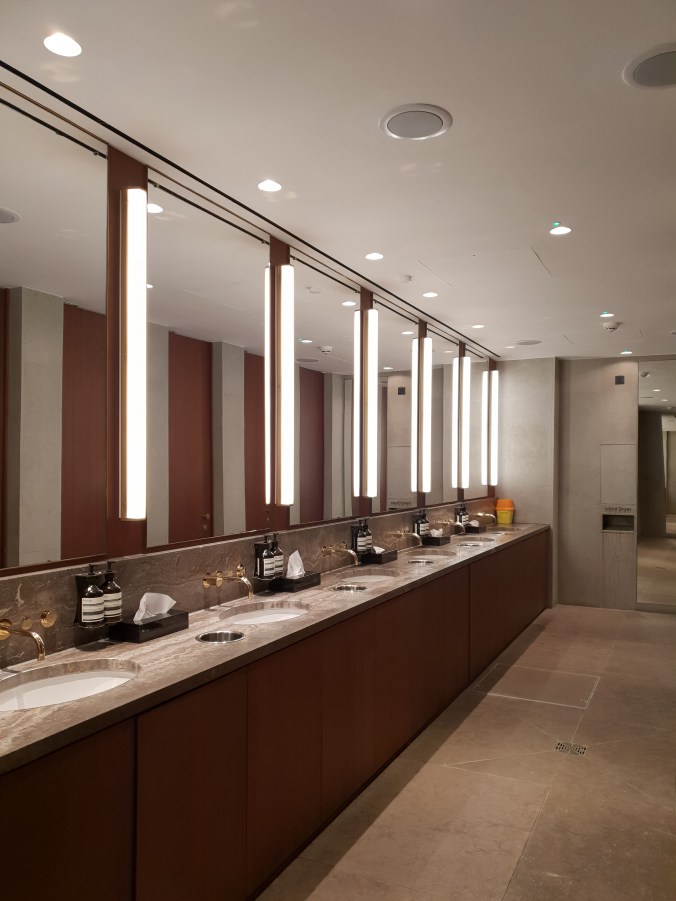 Cathay Pacific Lounge Heathrow T3 toilets