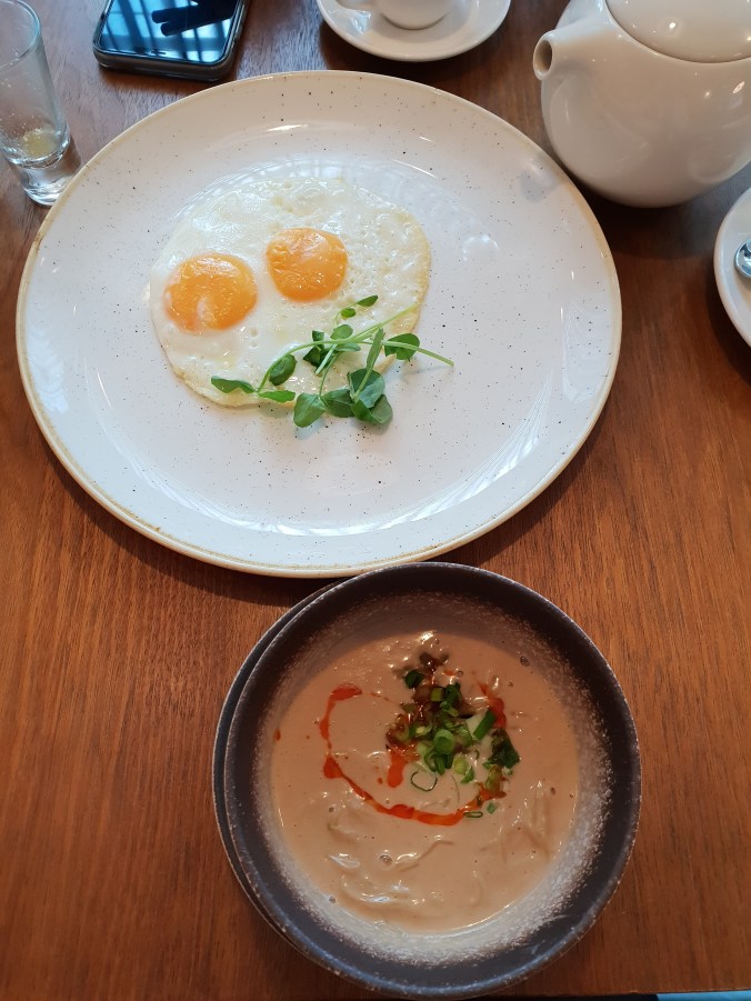 Cathay First Class Lounge, Heathrow T3, breakfast