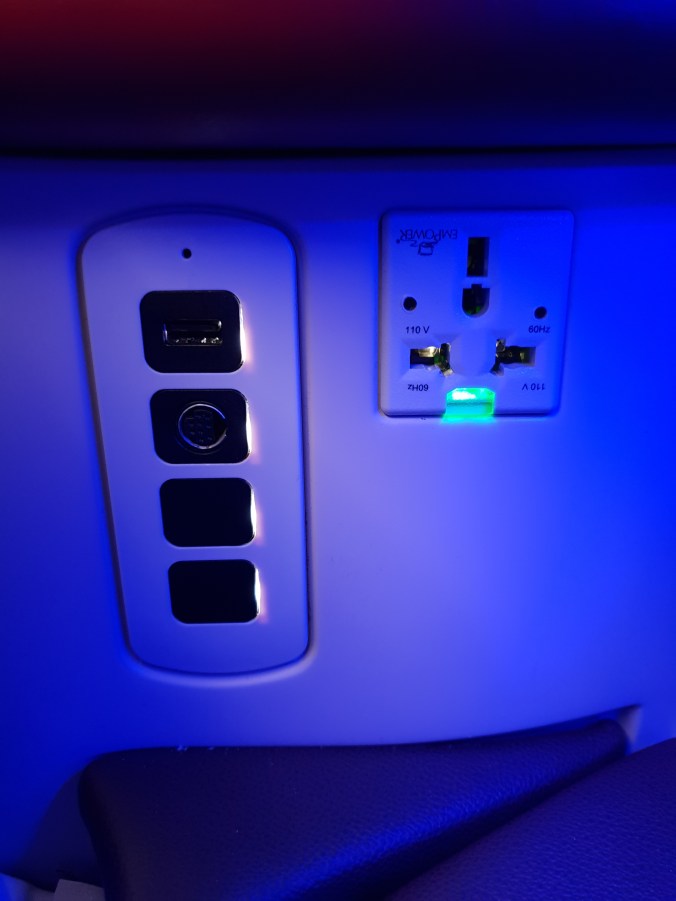Qatar Airways business class connectivity
