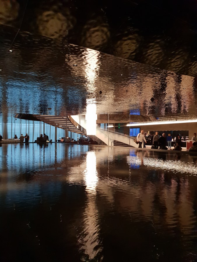 Al Mourjan Qatar Airways business lounge, Doha