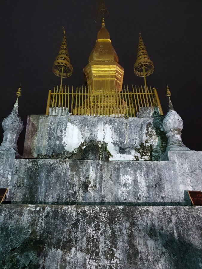Wat Chom Si atop Mount Phousi