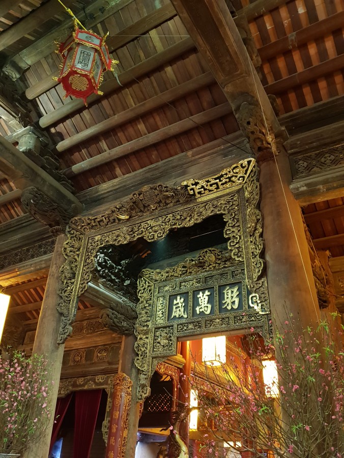 Inside Đình Kim Ngân communal house