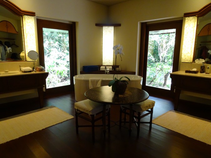 Beach casita bathroom, Amanpulo