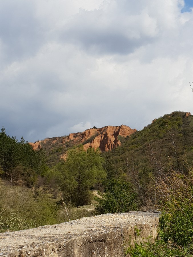 The limited formations of the Stob Pyramids that can be seen from the car park!