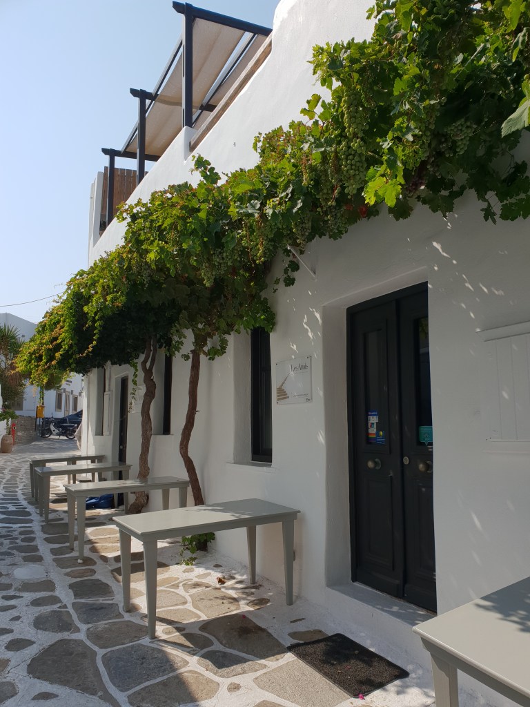 Les Amis Restaurant, Naousa