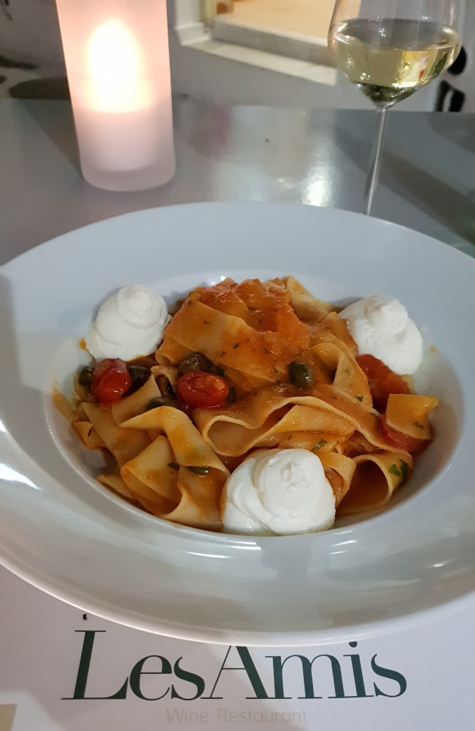 Les Amis Restaurant, Naousa